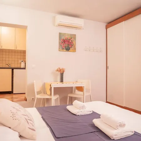 Апартаменти Jaksa Хвар